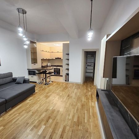 Near Airport 2 Rooms Apartments In Himson Iasi Esterno foto