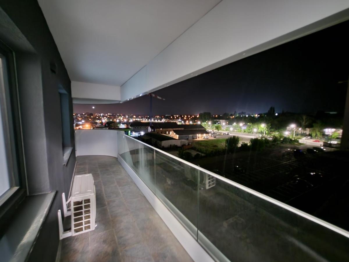 Near Airport 2 Rooms Apartments In Himson Iasi Esterno foto