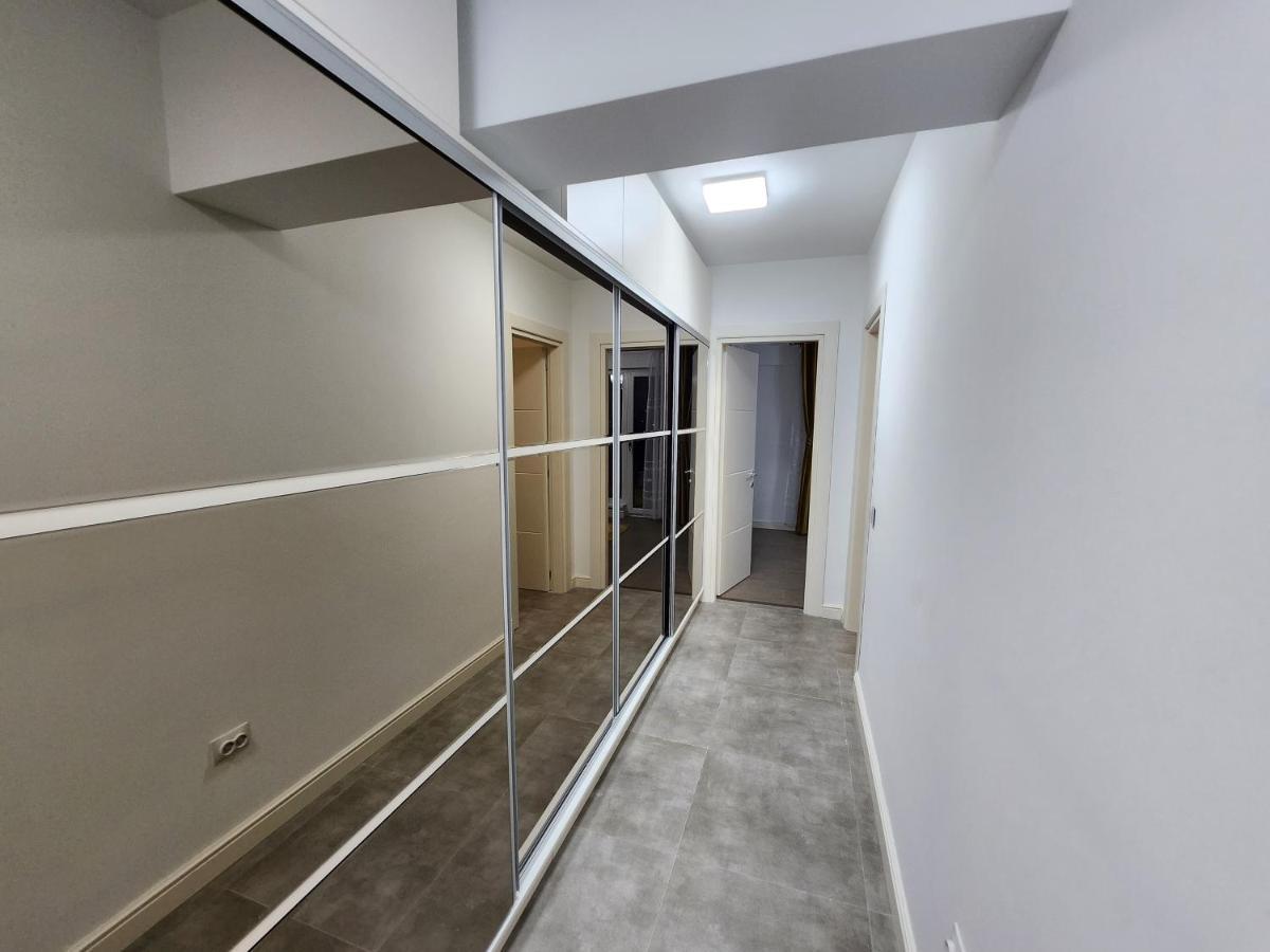 Near Airport 2 Rooms Apartments In Himson Iasi Esterno foto