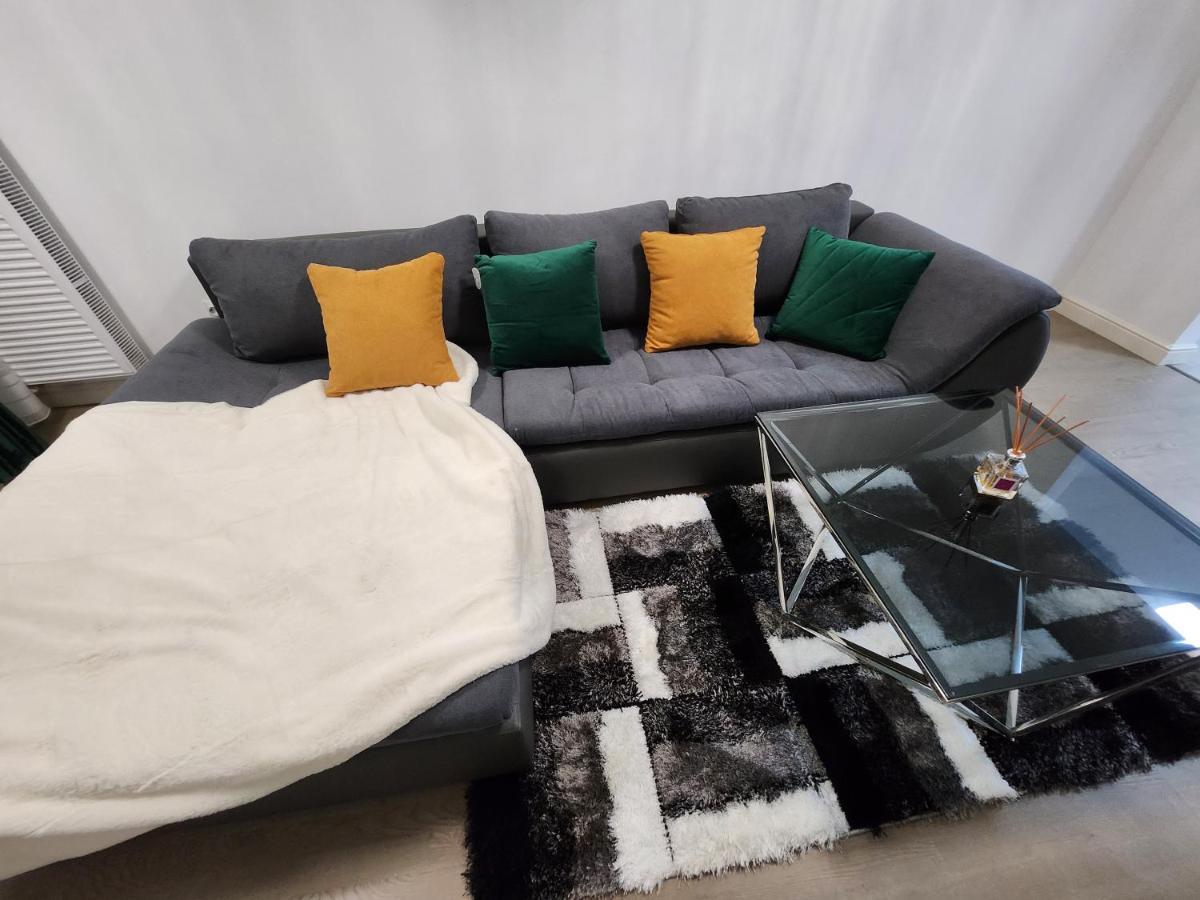 Near Airport 2 Rooms Apartments In Himson Iasi Esterno foto