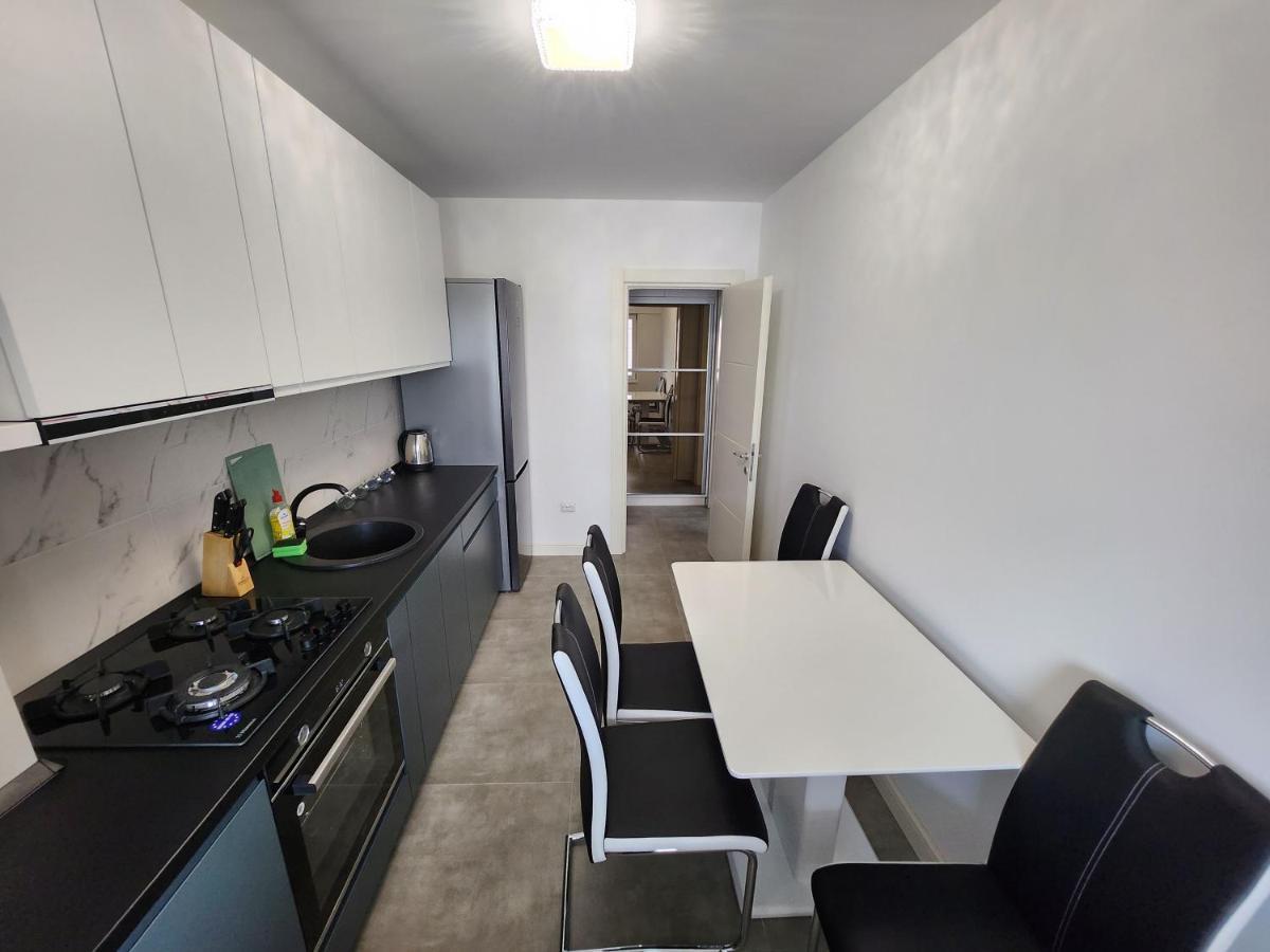 Near Airport 2 Rooms Apartments In Himson Iasi Esterno foto