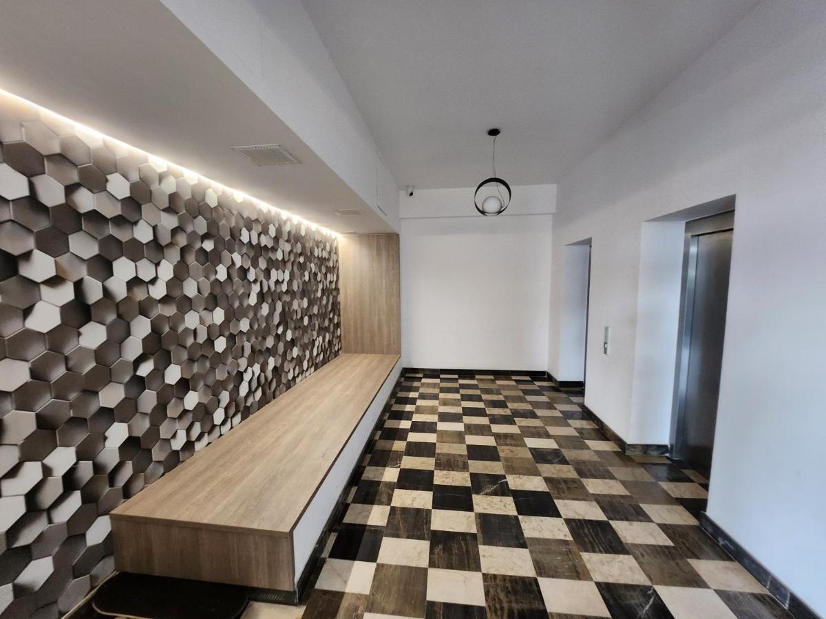 Near Airport 2 Rooms Apartments In Himson Iasi Esterno foto
