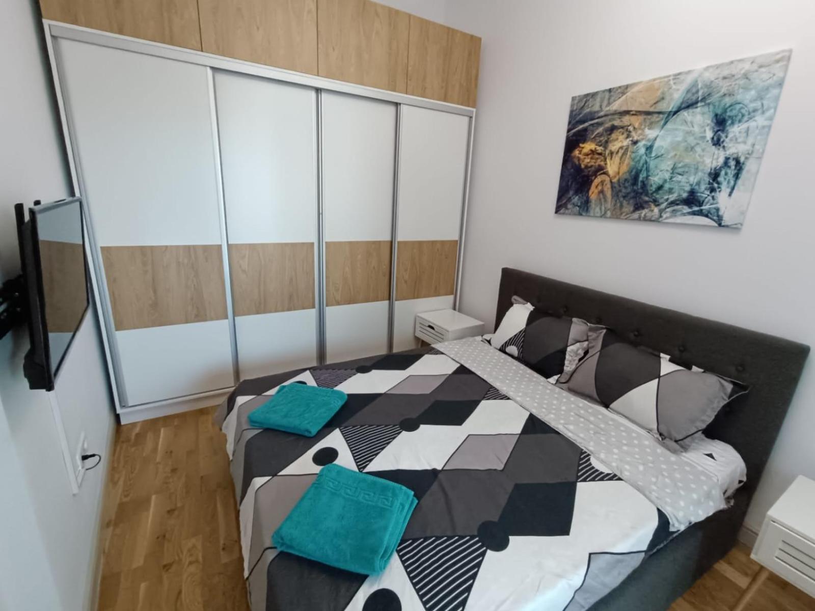 Near Airport 2 Rooms Apartments In Himson Iasi Esterno foto