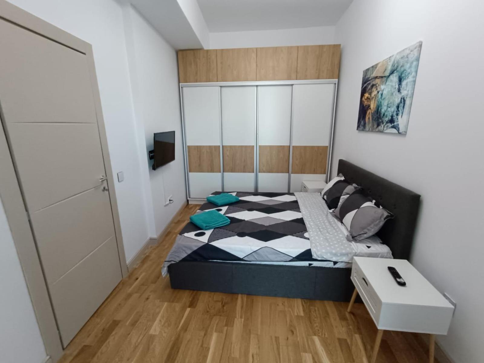 Near Airport 2 Rooms Apartments In Himson Iasi Esterno foto