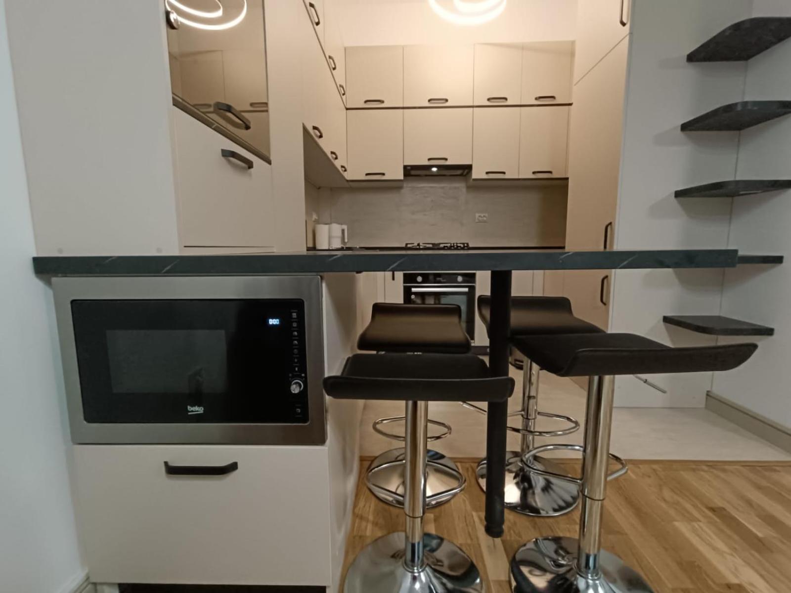 Near Airport 2 Rooms Apartments In Himson Iasi Esterno foto