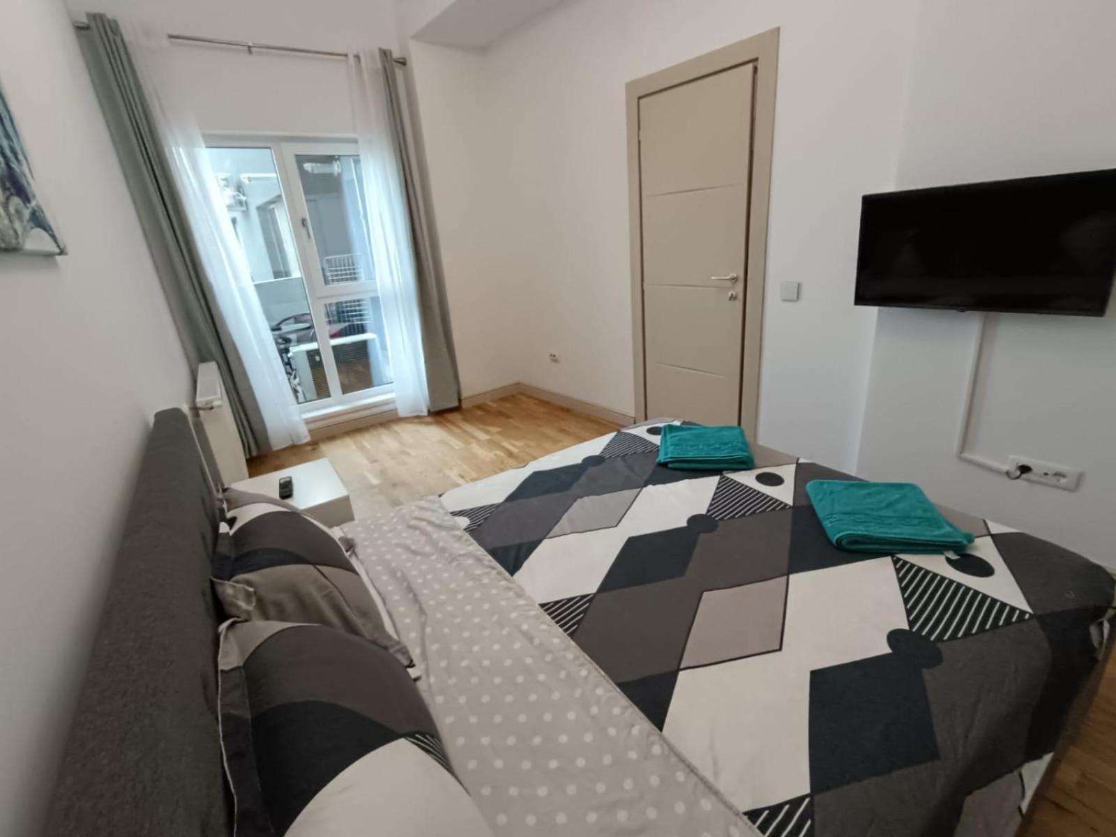 Near Airport 2 Rooms Apartments In Himson Iasi Esterno foto